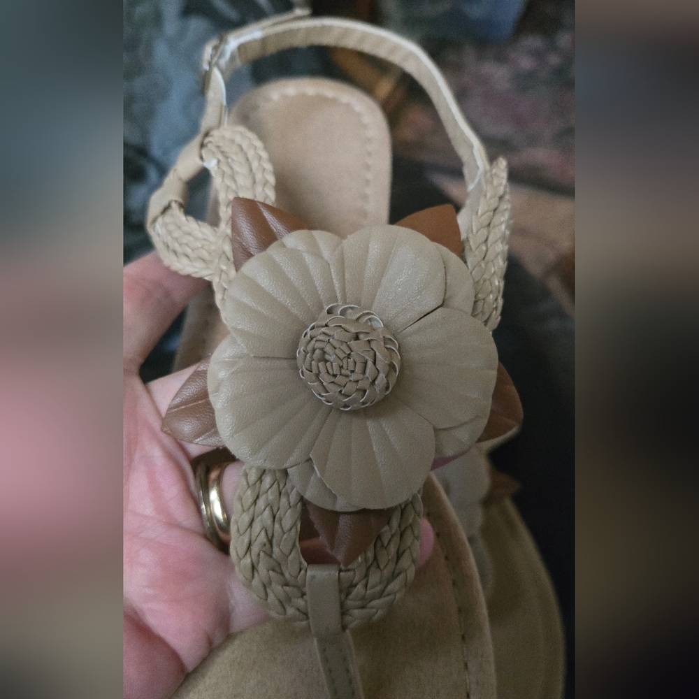 HOST PICK! ๐๐๐Anthropologie Tan Floral Sandals Sz8 - Picture 4 of 6
